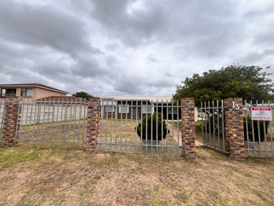 4 Bedroom Property for Sale in C Place Eastern Cape